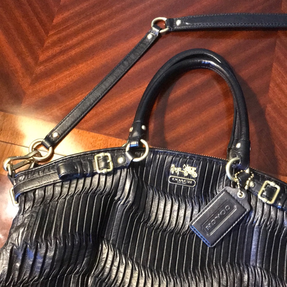 Coach Lindsey black gathered leather purse - Picture 4 of 8